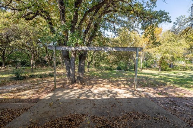 110 Muleta Drive, Oak Point, TX 75068