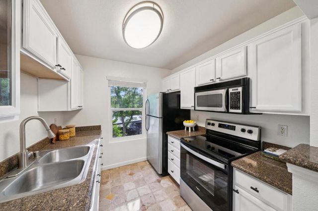 160 Reflections Drive 23, San Ramon, CA 94583