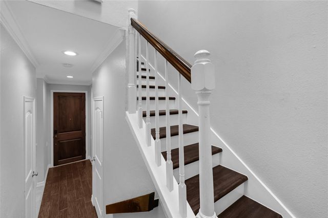 233 Litchfield Lane, Houston, TX 77024