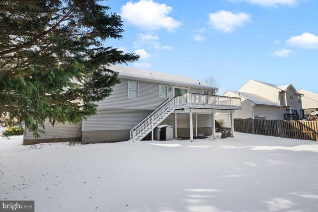 115 CROSSWINDS DR, Charles Town, WV 25414