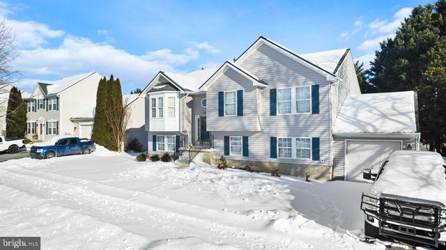 115 CROSSWINDS DR, Charles Town, WV 25414