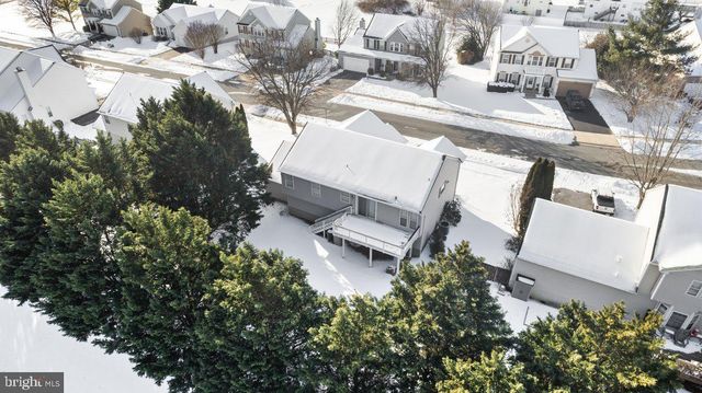 115 CROSSWINDS DR, Charles Town, WV 25414