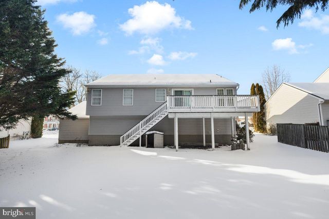 115 CROSSWINDS DR, Charles Town, WV 25414