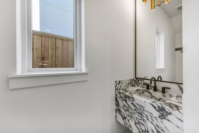 1902 Nantucket Drive, Houston, TX 77057