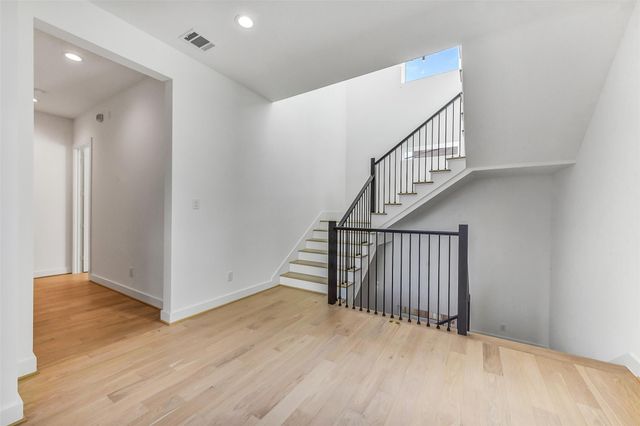 1902 Nantucket Drive, Houston, TX 77057