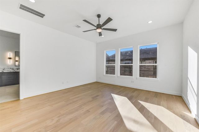 1902 Nantucket Drive, Houston, TX 77057