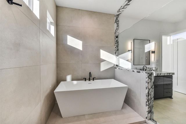 1902 Nantucket Drive, Houston, TX 77057