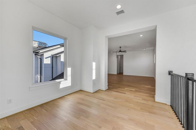 1902 Nantucket Drive, Houston, TX 77057