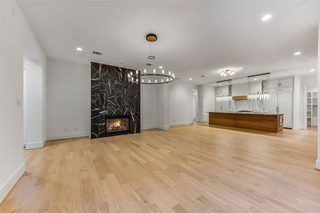 1902 Nantucket Drive, Houston, TX 77057