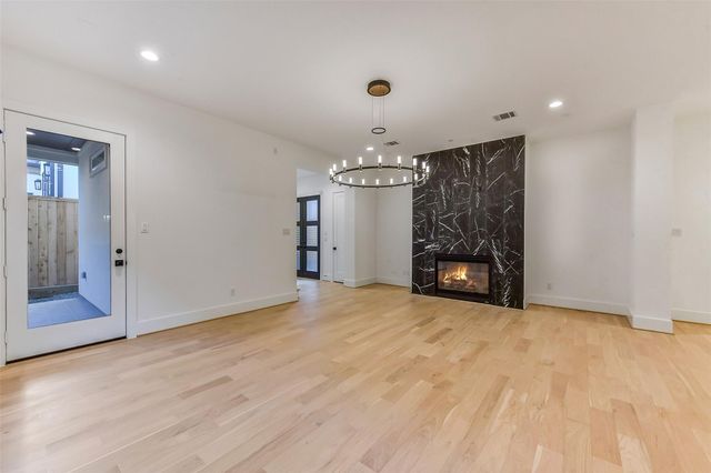 1902 Nantucket Drive, Houston, TX 77057