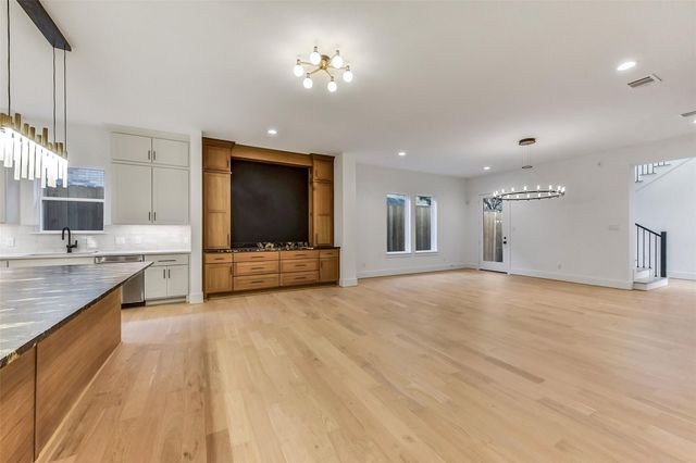 1902 Nantucket Drive, Houston, TX 77057