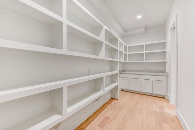 1902 Nantucket Drive, Houston, TX 77057