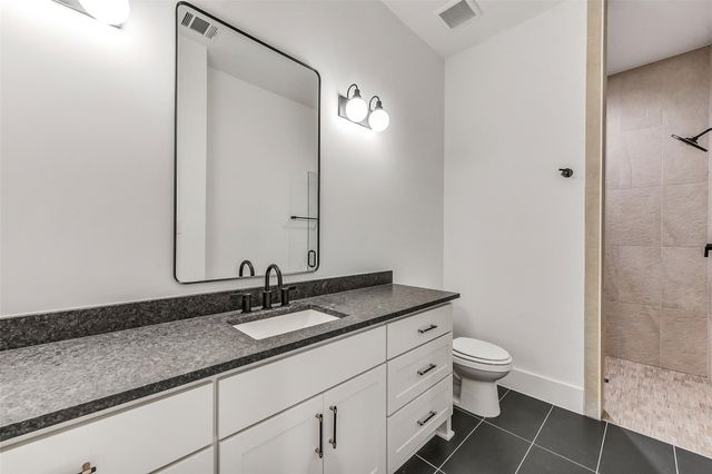 1902 Nantucket Drive, Houston, TX 77057