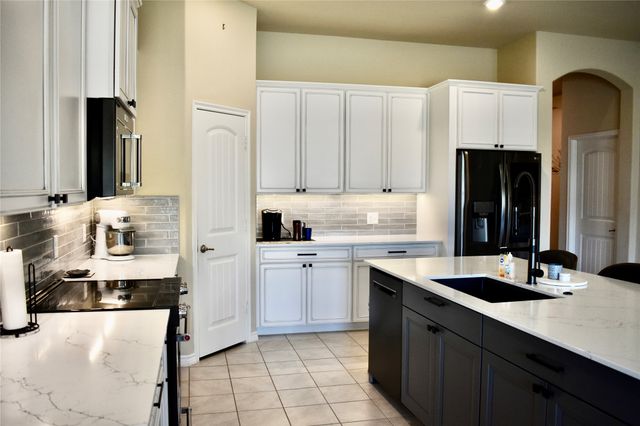 516 Millsap Drive, Van Alstyne, TX 75495