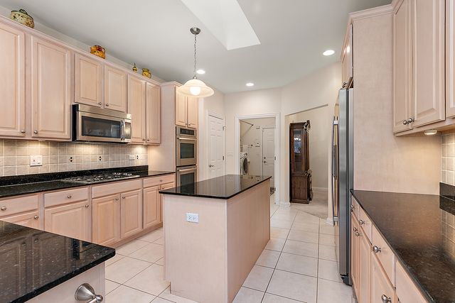 7 McCord Trace Lane, Palos Park, IL 60464