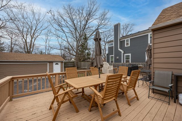 1032 Sheridan Avenue, Deerfield, IL 60015