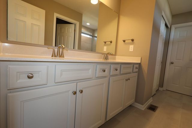 152 Sienna Glenn Drive, Lewis Center, OH 43035