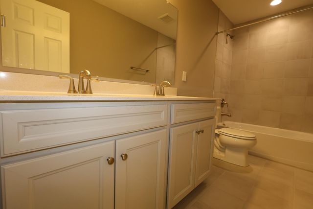 152 Sienna Glenn Drive, Lewis Center, OH 43035