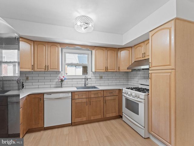 1012 TOMLINSON, Philadelphia, PA 19116