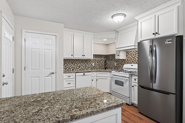 516 55th Avenue N, Brooklyn Center, MN 55430