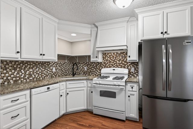 516 55th Avenue N, Brooklyn Center, MN 55430