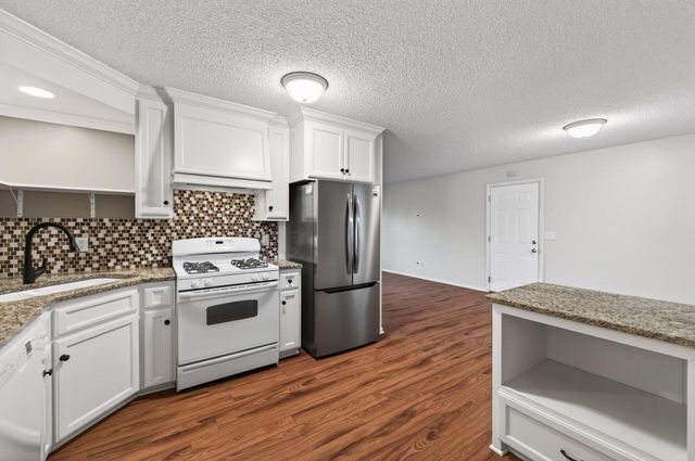 516 55th Avenue N, Brooklyn Center, MN 55430