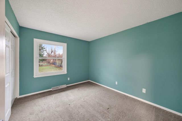 516 55th Avenue N, Brooklyn Center, MN 55430