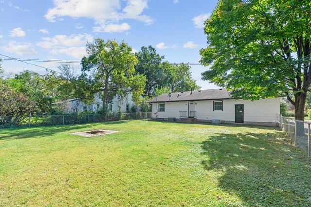 516 55th Avenue N, Brooklyn Center, MN 55430