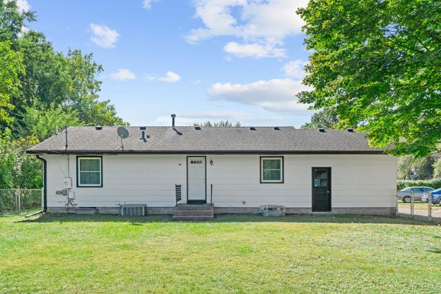 516 55th Avenue N, Brooklyn Center, MN 55430