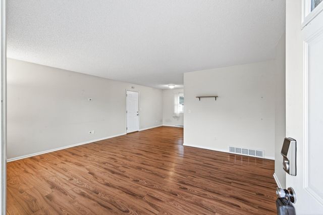 516 55th Avenue N, Brooklyn Center, MN 55430