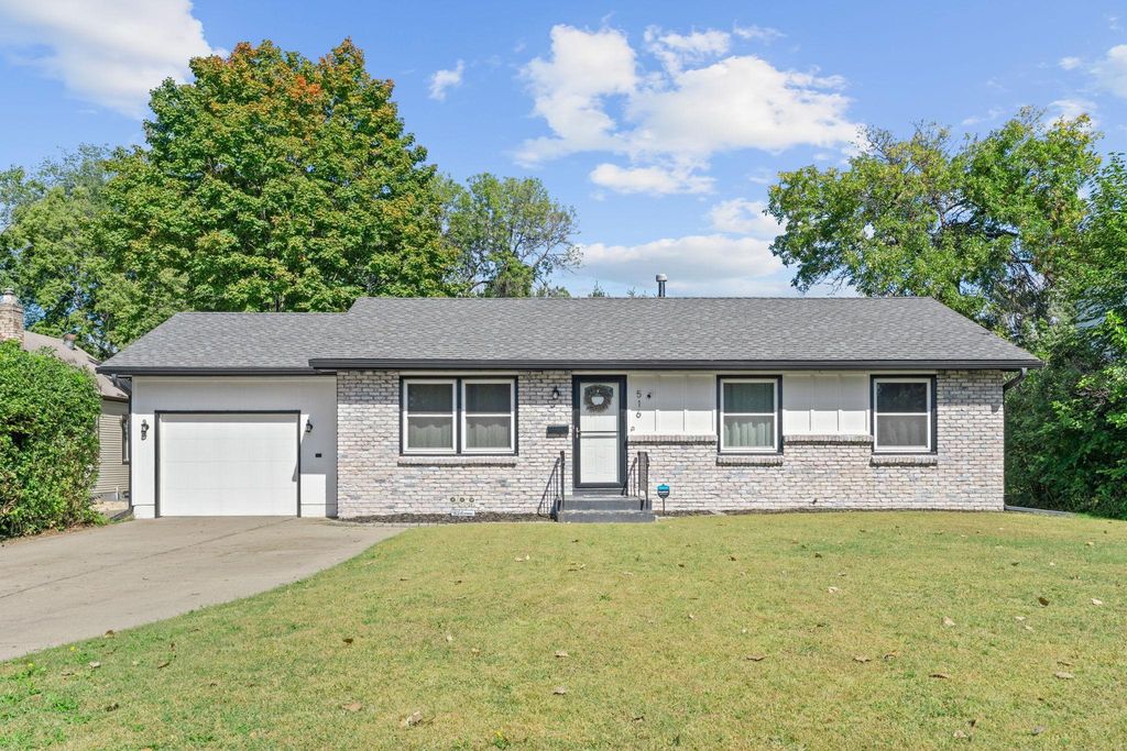 516 55th Avenue N, Brooklyn Center, MN 55430