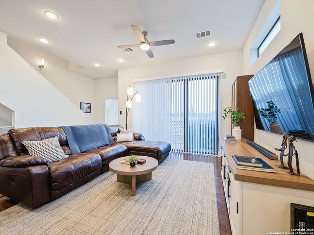 1606 N Hackberry #201, San Antonio, TX 78208