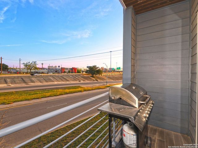 1606 N Hackberry #201, San Antonio, TX 78208