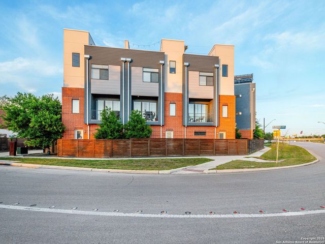 1606 N Hackberry #201, San Antonio, TX 78208