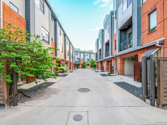 1606 N Hackberry #201, San Antonio, TX 78208