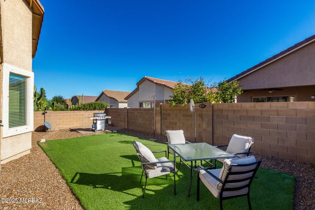 467 W Calle Moncayo, Sahuarita, AZ 85629