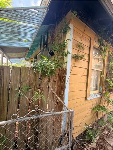 537 Naples St, Corpus Christi, TX 78404