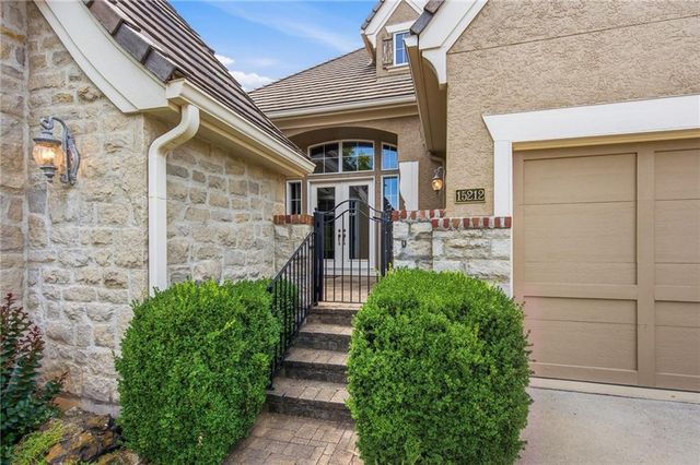 15212 Fontana Street, Overland Park, KS 66224