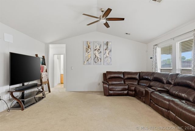 25406 S Valley Drive, Claremore, OK 74019