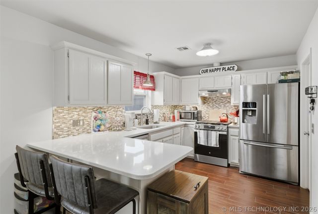 25406 S Valley Drive, Claremore, OK 74019