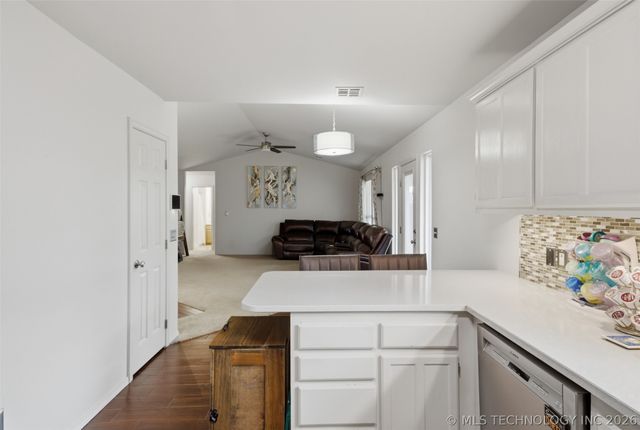 25406 S Valley Drive, Claremore, OK 74019