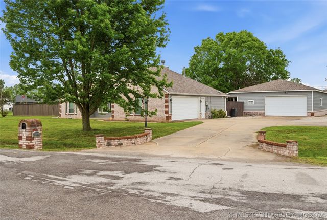 25406 S Valley Drive, Claremore, OK 74019