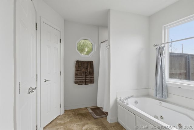 25406 S Valley Drive, Claremore, OK 74019