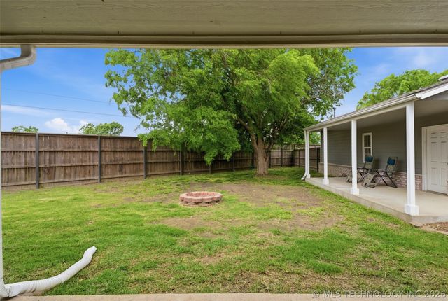 25406 S Valley Drive, Claremore, OK 74019