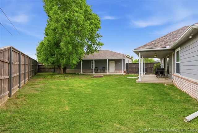 25406 S Valley Drive, Claremore, OK 74019