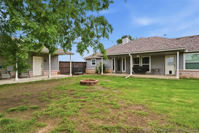 25406 S Valley Drive, Claremore, OK 74019