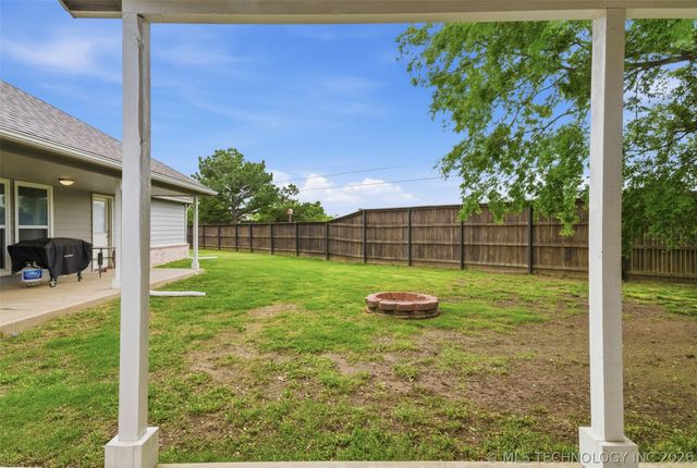 25406 S Valley Drive, Claremore, OK 74019
