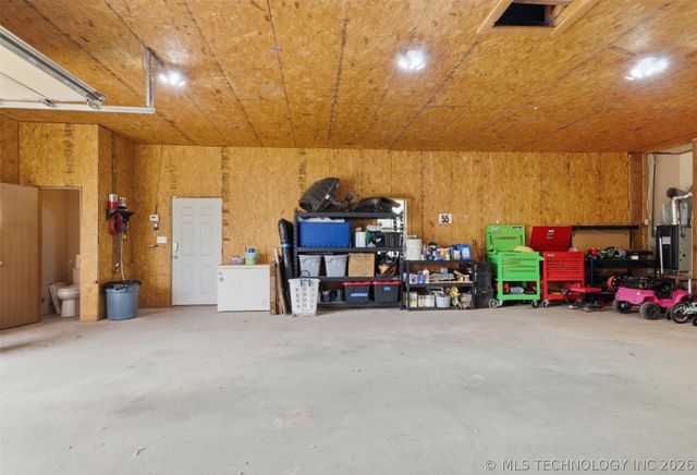 25406 S Valley Drive, Claremore, OK 74019