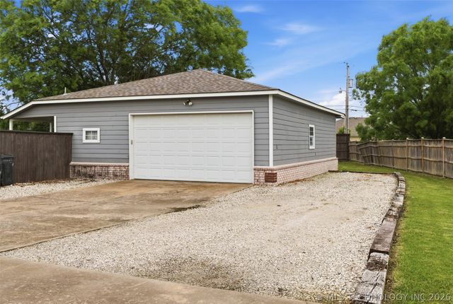25406 S Valley Drive, Claremore, OK 74019