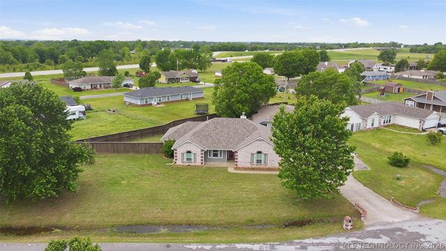 25406 S Valley Drive, Claremore, OK 74019
